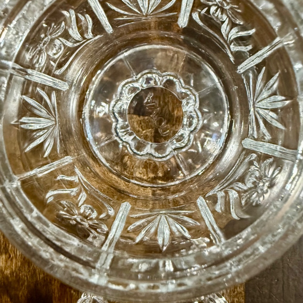 Avon Clear Cut Glass Pedestal Powder Jar with Floral Lid, VINTAGE - Picture 7 of 7